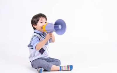 Até que idade é normal a criança apresentar trocas nos sons da fala?